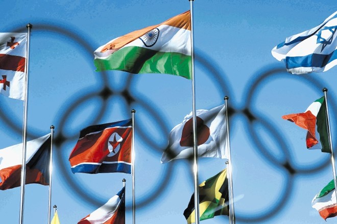 Na prizorišči olimpijskih iger v Pjongčangu že vihrajo zastave držav udeleženk, med katerimi pa ni ruske, saj bodo njeni...