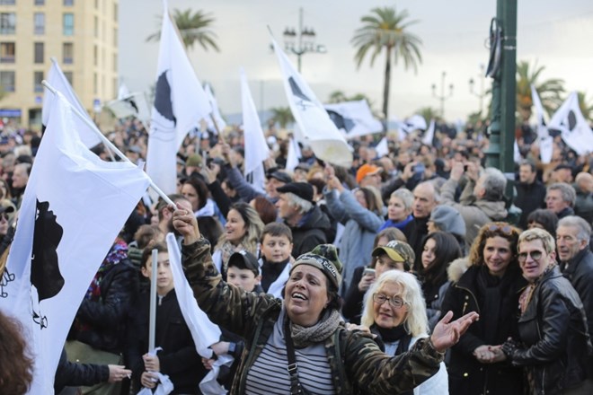 Več tisoč ljudi na Korziki za večjo avtonomijo otoka