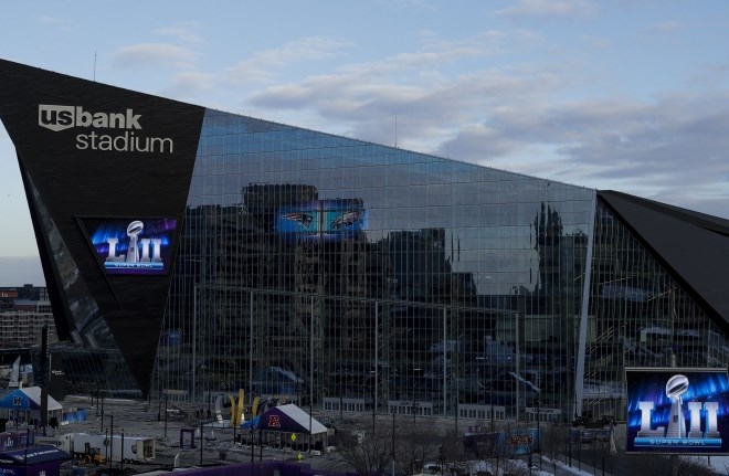 Prva tekma sezone Super Bowla se bo odvila v nedeljo v Minneapolisu.