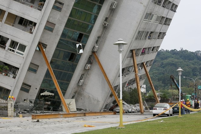 #foto V potresu na Tajvanu umrlo najmanj šest oseb, več sto je ranjenih  