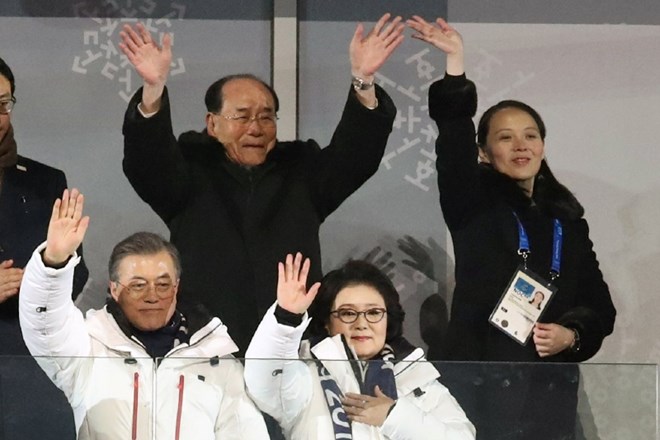 Južnokorejski predsednik Moon Jae In s svojo ženo Kim Jung Sook, sestra severnokorejskega voditelja Kim Yo Jong in  Kim Yong...