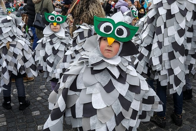 #foto Pustni karneval v Ljubljani: Rečanke preganjale zimo in meddržavne napetosti