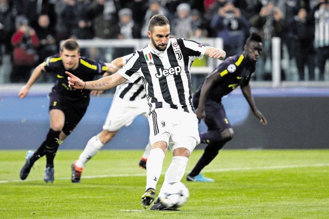 Nogometaš Juventusa Gonzalo Higuain je na tekmi osmine finala lige prvakov proti Tottenhamu dva gola dosegel že do devete...
