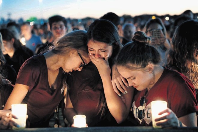 Šolarjev niso potolažile Trumpove besede, da  Amerika moli za žrtve. AP