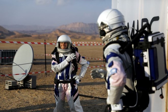 #foto #video Izraelski znanstveniki v puščavi simulirali ekspedicijo na Mars    