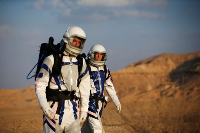 #foto #video Izraelski znanstveniki v puščavi simulirali ekspedicijo na Mars    