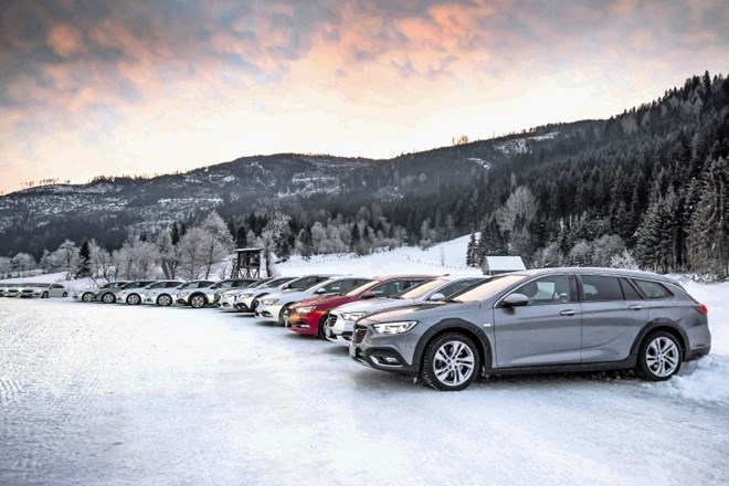 Opel insignia s štirikolesnim pogonom se na snegu in ledu izkaže za izjemno zmogljiv avtomobil.