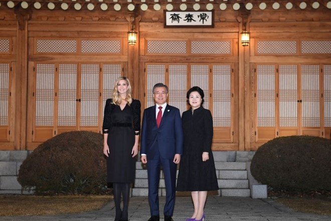 Ivanka z južnokorejskim predsednikom Moon Jae Inom in njegovo soprogo