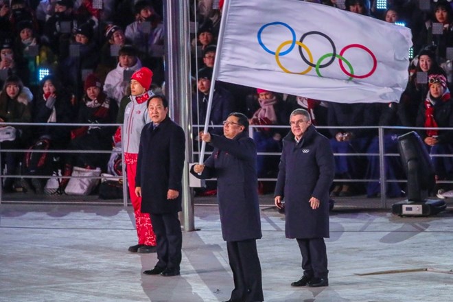 #foto V Pjongčangu ugasnil olimpijski ogenj