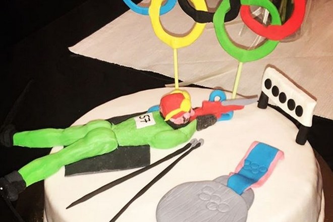 Olimpijski podprvak v biatlonu Jakov Fak se je po vrnitvi iz Pjongčanga najprej ustavil na tiskovni konferenci, kjer je...