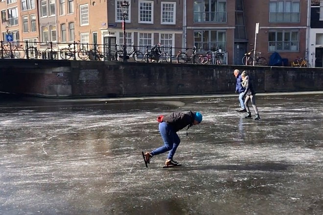 #foto #video Drsanje po zaledenelih kanalih Amsterdama