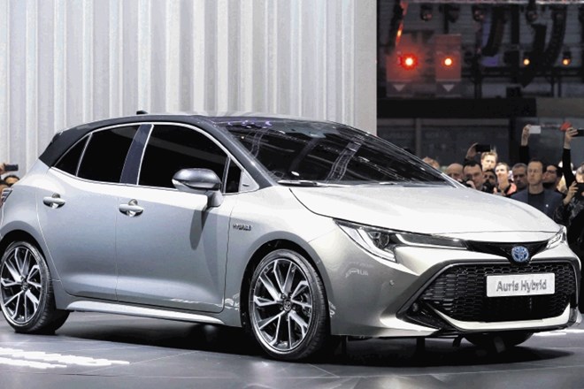 Toyota auris – z novo generacijo bo prvič naprodaj z dvema različno močnima hibridnima pogonskima sklopoma.