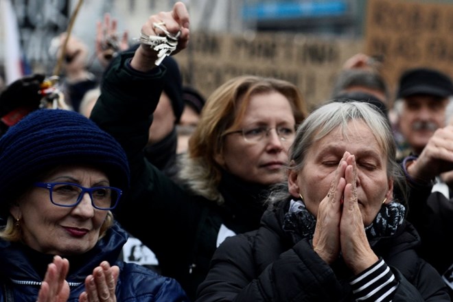 Na Slovaškem več deset tisoč ljudi na protivladnih protestih 