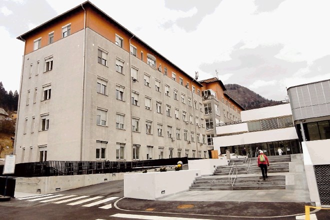 Bolnišnično stavbo bi lahko razširili, so prepričani na občini Jesenice, kar bodo pojasnili tudi predstavnikom ministrstva za...