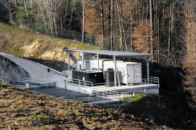 Ker stoji del deponije s čistilno napravo za izcedne vode (na sliki) na območju občine Šentjernej, je ta prepričana, da ji...