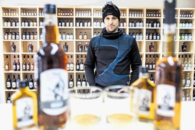 Andrej Kavčič pod blagovno znamko Krucefix prideluje 51 različnih destilatov, njegov  cilj pa je, da se vpiše v Guinnessovo...