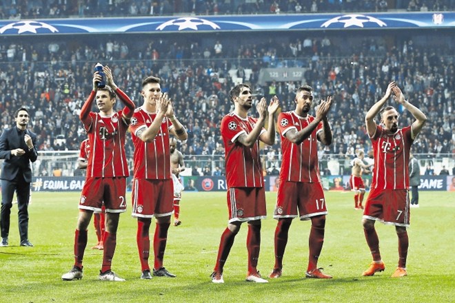 Nogometaši Bayerna so imeli v Carigradu številne navijače, ki so se jim oddolžili z novo zmago in napredovanjem v četrtfinale...