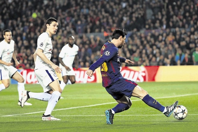 Lionel Messi je že na začetku tretje minute pokazal svoje mojstrstvo ter Barcelono z dvema zadetkoma popeljal v četrtfinale...