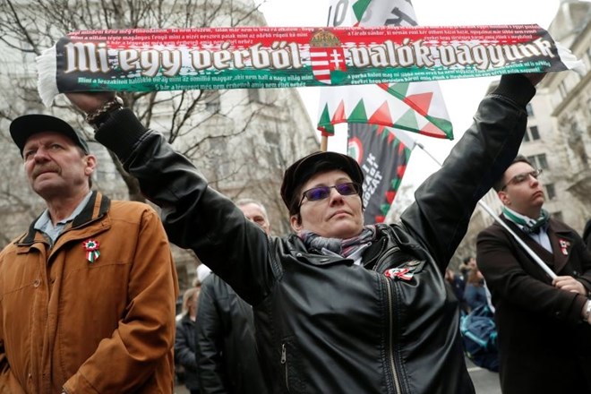 #foto V Budimpešti shodi podpornikov in nasprotnikov Orbana