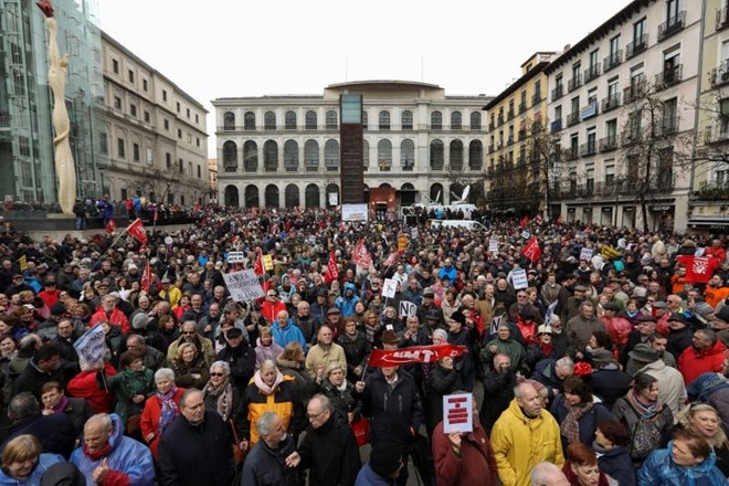 #foto Španci na ulicah zahtevali boljše pokojnine