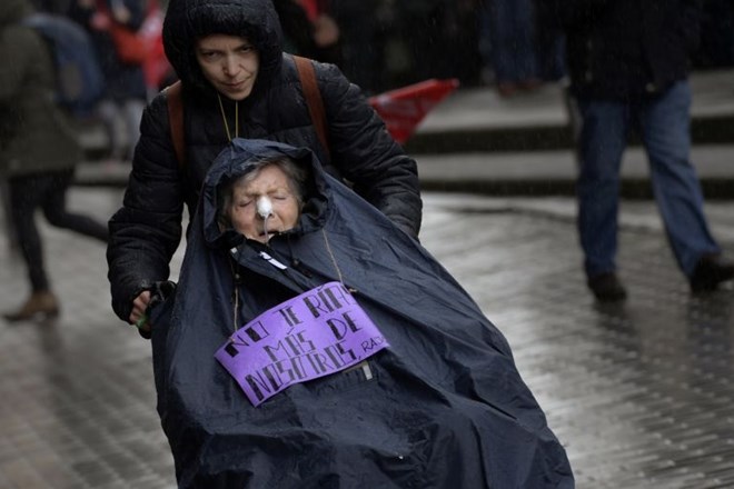 #foto Španci na ulicah zahtevali boljše pokojnine