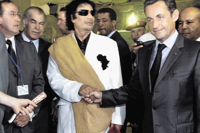 Nicolas Sarkozy naj bi se za finančno pomoč pri izvolitvi za predsednika Francije  libijskemu voditelju  Moamerju Gadafiju...