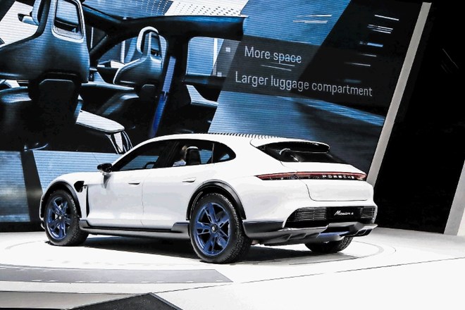 Porsche mission E cross turismo – na elektriko prevozi 400 kilometrov.