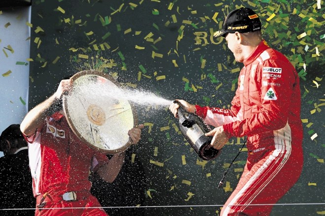 Sebastian Vettel (desno) je v Melbournu proslavljal 48. zmago v karieri.