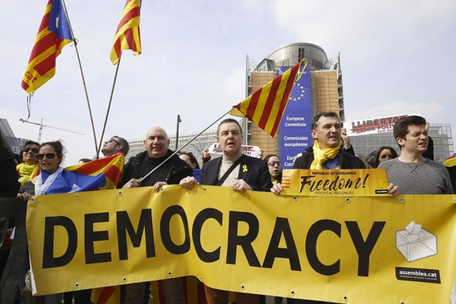 Katalonska gibanja in stranke, ki zagovarjajo samostojnost Katalonije, so danes pozvale k protestom, ki bodo potekali v več...