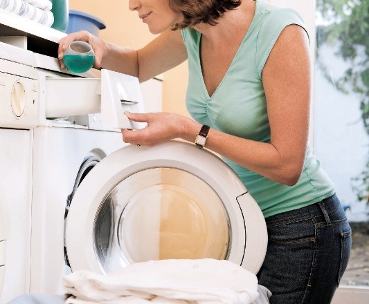 Učinkovita raba energije: pranje perila in pomivanje posode v času nižje tarife 