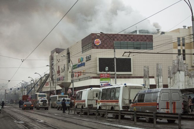 #foto #video V požaru v nakupovalnem središču v Sibiriji najmanj 64 mrtvih, od tega enajst otrok