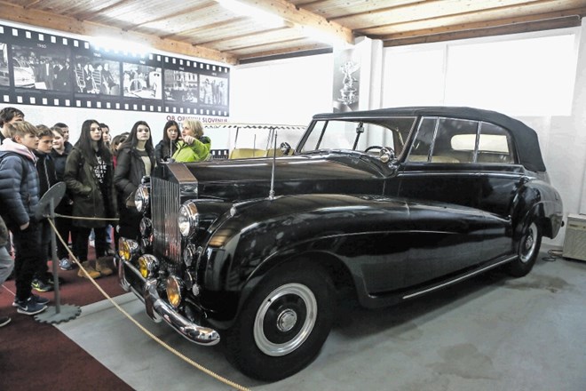 Rolls-royce silver wrath je eden izmed avtov, ki so jih podarili Titu. Med darovalci je bil tudi nekdanji voditelj Sovjetske...