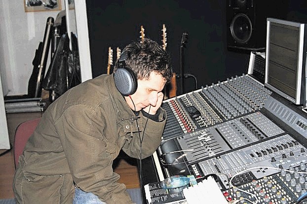 Žare Pak je med drugim produciral glasbo Potepuhov, Heavy Les Wanted, Big Foot Mame in  Siddharte.