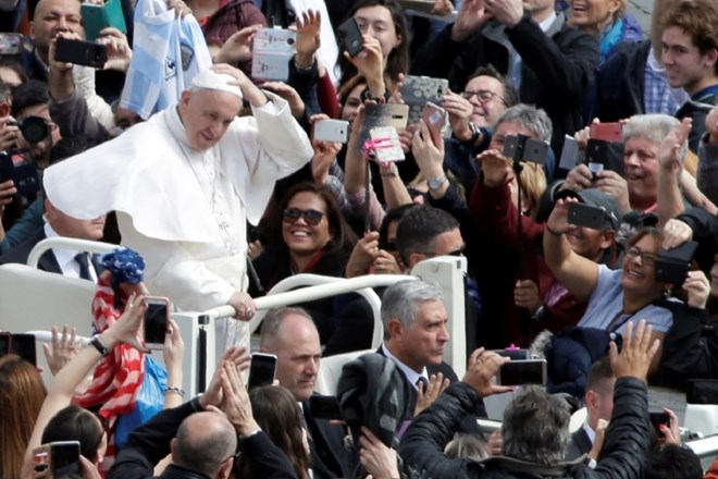 #foto Papež Frančišek podelil blagoslov mestu in svetu