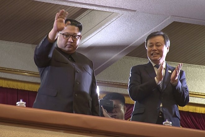 #foto #video Pomlad miru: Kim Jong Un ganjen nad koncertom južnokorejskih pop zvezdnikov v Pjongjangu