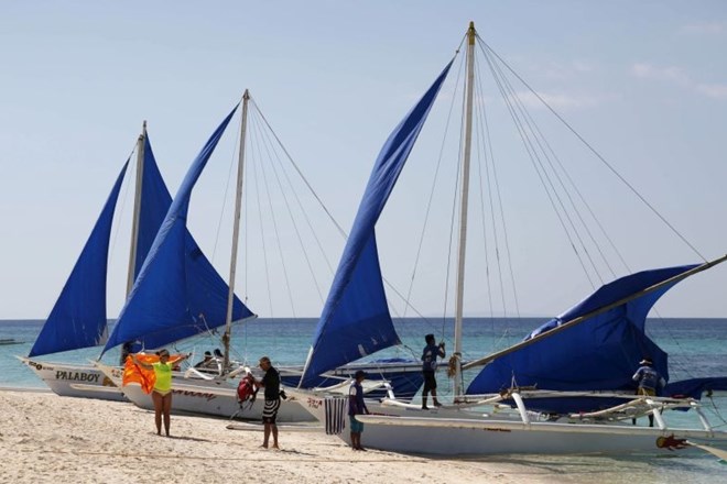 #foto Ker se rajski Boracay spreminja v »greznico«, bodo otok za šest mesecev zaprli za turiste 