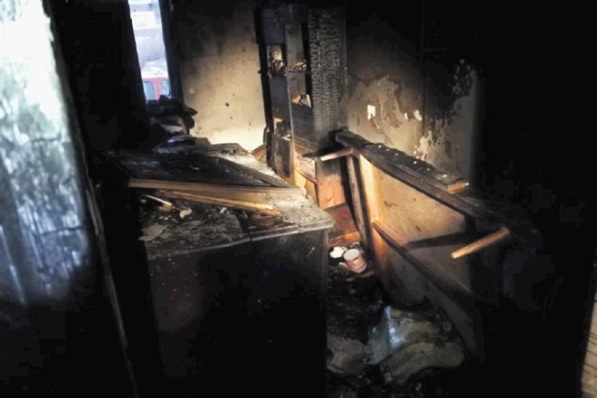 V stanovanju, v katerem je izbruhnil požar, je nastala precejšnja gmotna škoda.