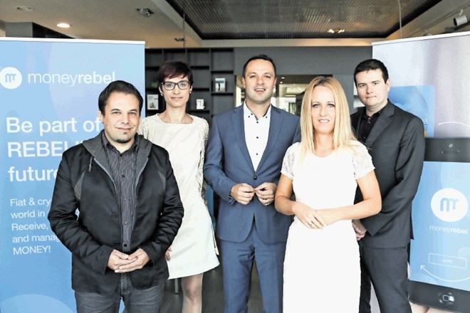 Ekipa MoneyRebel (z leve): Urban Cjuha, Nataša Kozlevčar, Mitja Vezovišek, Ana Vezovišek in Miha Pulko