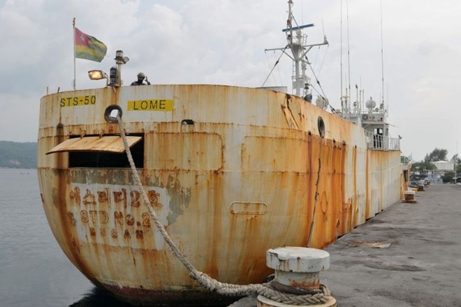 V Indoneziji zajeli ladjo z nezakonitimi ribiči, ki je plula pod osmimi različnimi zastavami