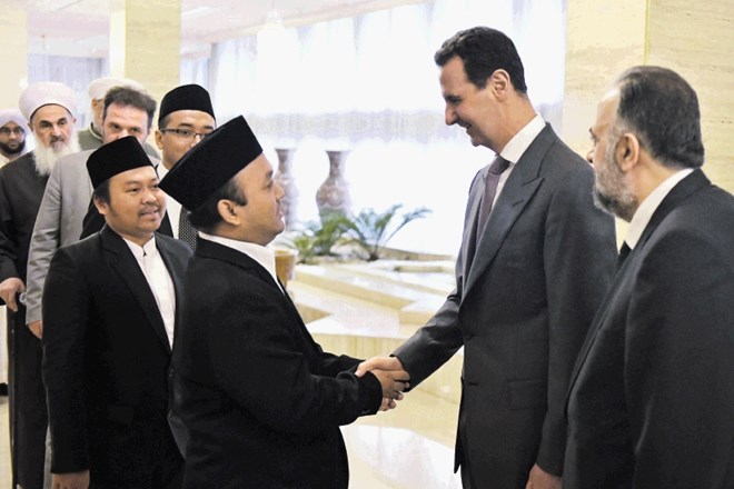 Bašar Al Asad včeraj ni bil videti vznemirjen zaradi dogajanja v Siriji, ko je v Damasku na konferenci o enotnosti...