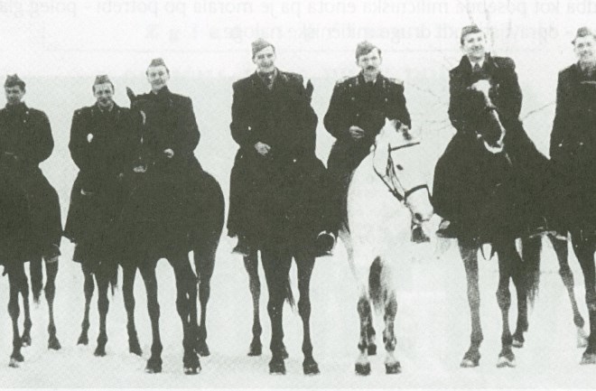 Poleg glasbenega znanja so prav prišle tudi jahalne veščine - fanfaristi na konjih pred sprejemom dedka Mraza - 1952.
