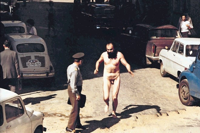 Odlomek iz filma Plastični Jezus (1971): goli tek Tomislava Gotovca po središču Beograda