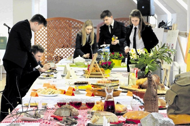 Dijaki in študentje so pokazali, da jim tradicionalne jedi slovenskega podeželja niso prav nič tuje, da pa jih je mogoče zelo...