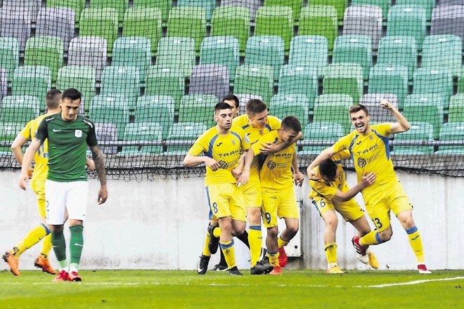 Olimpija je po Mariboru še na drugem derbiju spomladi zapravila vodstvo 1:0 in  remizirala, kar pomeni, da ima po šestih...