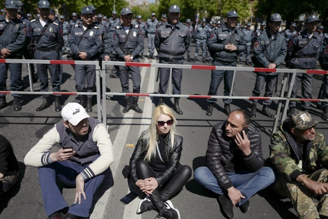 V Armeniji množični protesti proti imenovanju nekdanjega predsednika za premierja