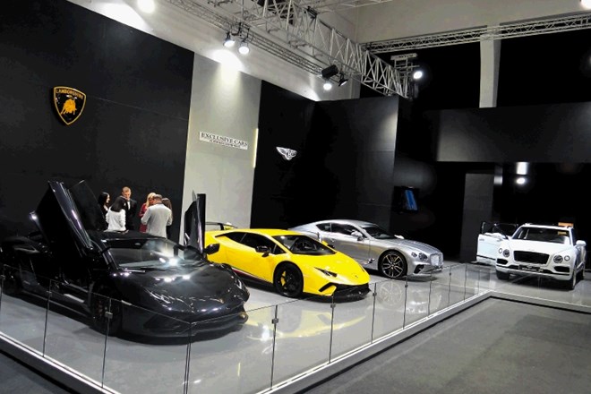 V nasprotju s salonom v Ljubljani sta se v Zagrebu predstavljali tudi prestižni znamki  Lamborghini in Bentley.