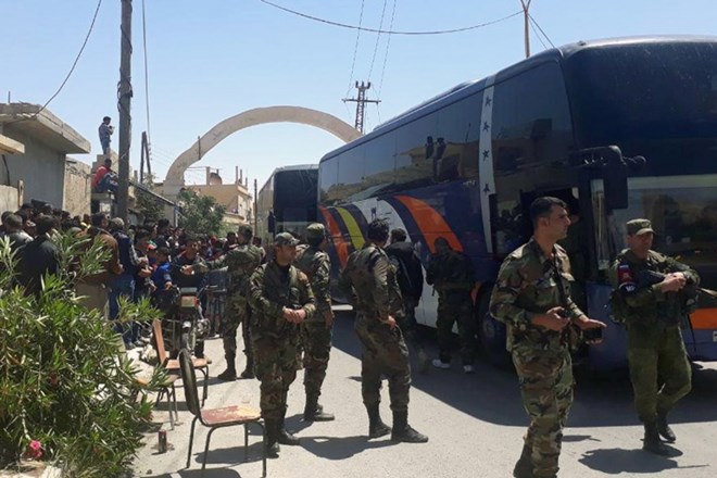 Sirski uporniki zapuščajo  območje blizu Damaska, OPCW na kraju domnevnega  napada 