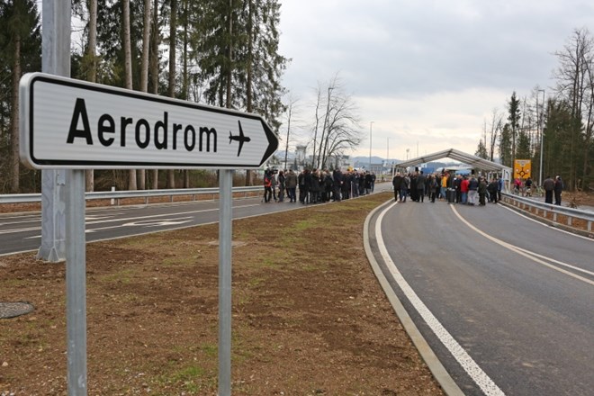 Gasilci na brniškem letališču s protestnim shodom nad novo kolektivno pogodbo