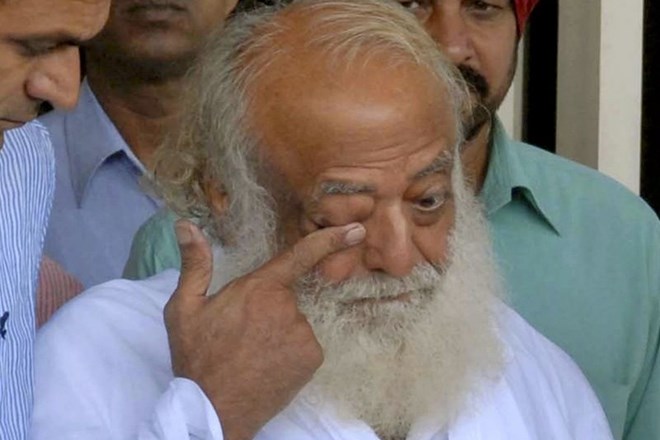 Indijski duhovni vodja po prijetju leta 2013.