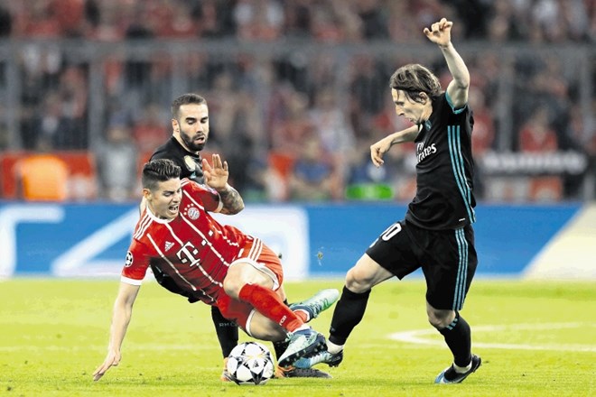 Nogometaš Bayerna James Rodgriguez (v rdeči majici), ki igra na Bavarskem kot posojeni igralec Reala, je bile zelo motiviran...